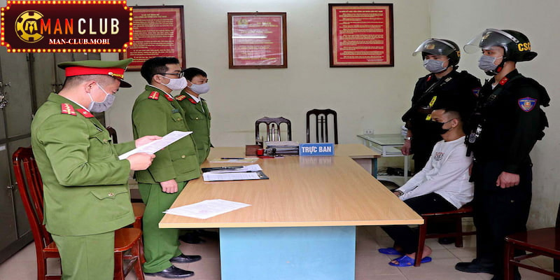 Bắt gặp bị công an tra khảo trong mơ là điềm báo về sự căng thẳng Bắt gặp bị công an tra khảo trong mơ là điềm báo về sự căng thẳng